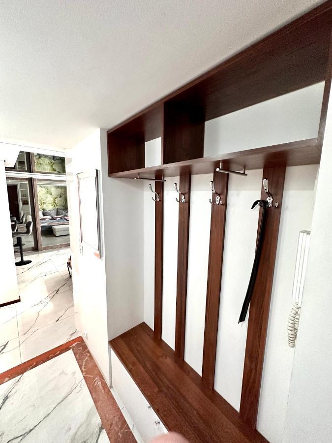 Deluxury Mirror Apartament Centrum Варшава Екстер'єр фото