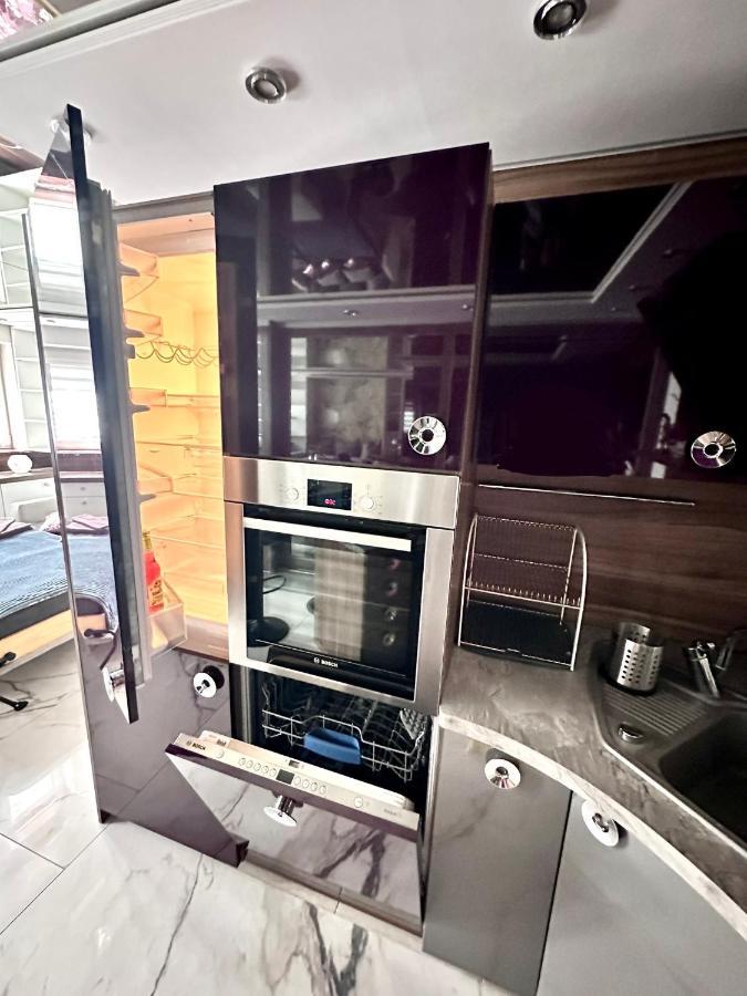 Deluxury Mirror Apartament Centrum Варшава Екстер'єр фото