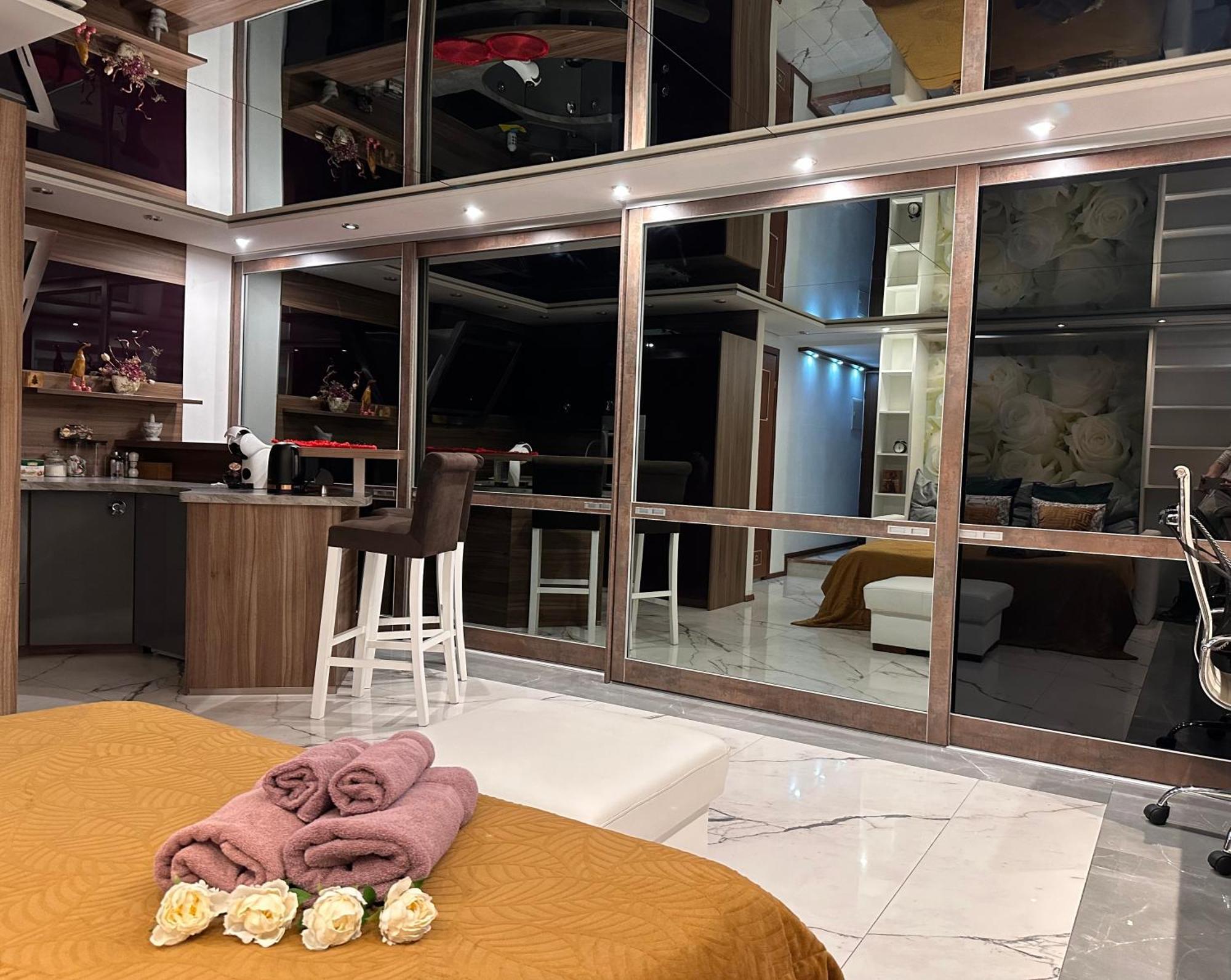 Deluxury Mirror Apartament Centrum Варшава Екстер'єр фото