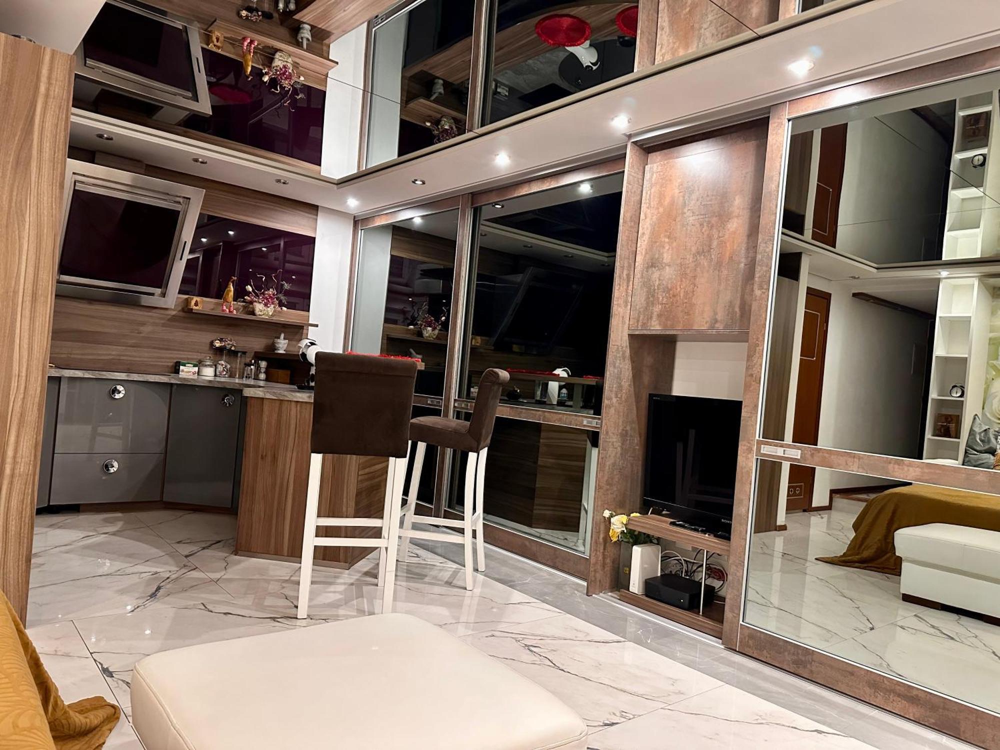 Deluxury Mirror Apartament Centrum Варшава Екстер'єр фото