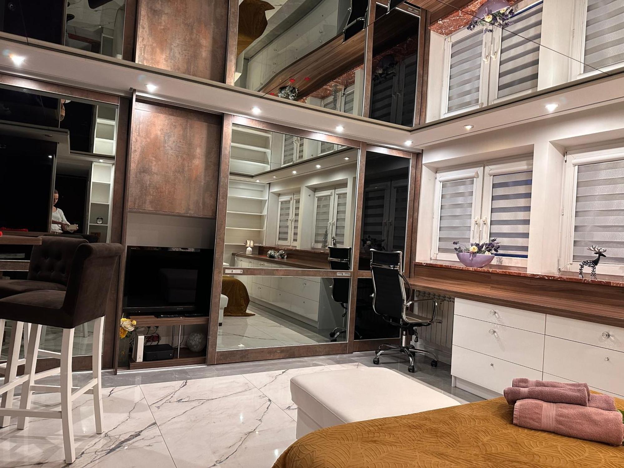 Deluxury Mirror Apartament Centrum Варшава Екстер'єр фото