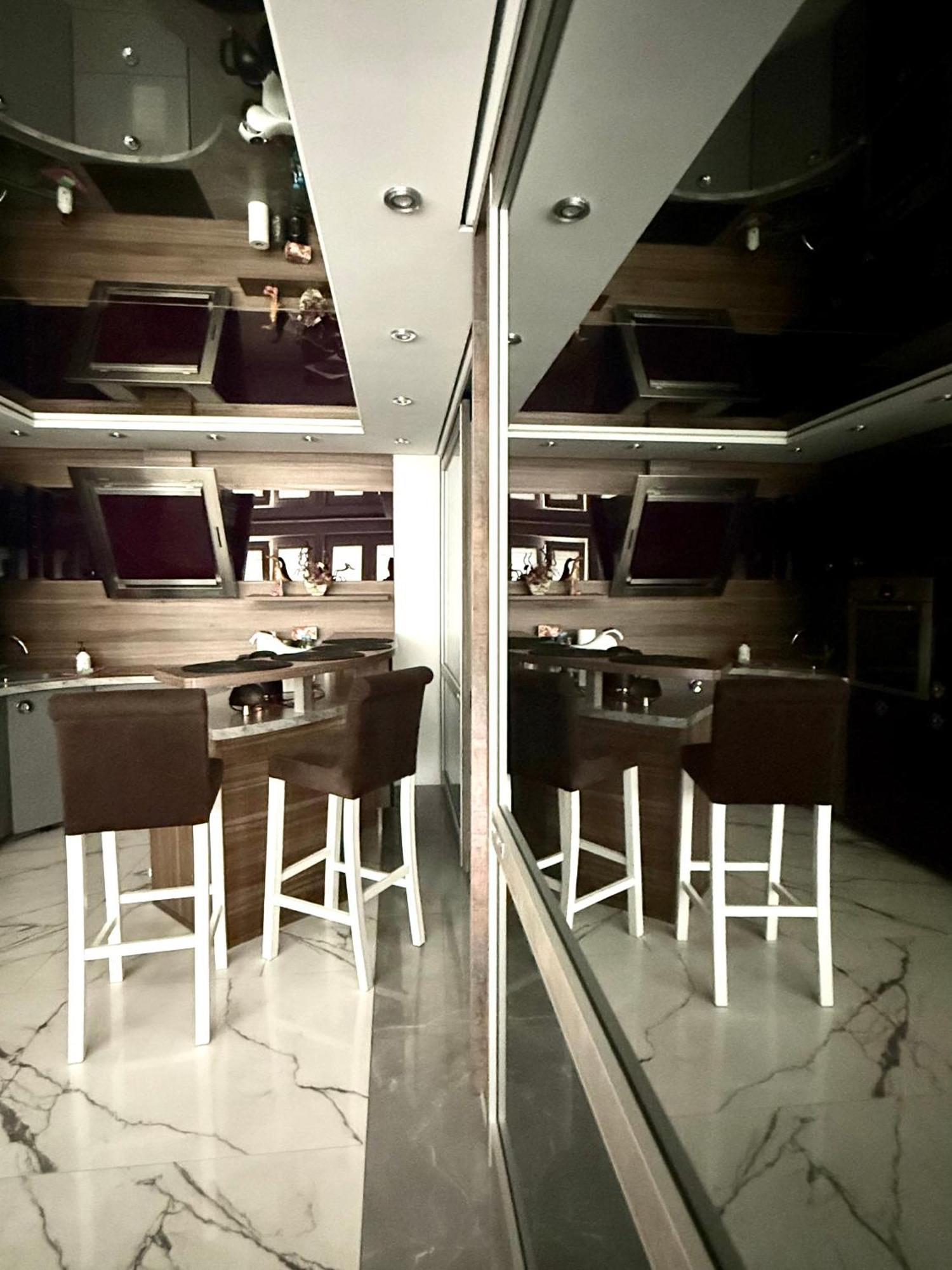 Deluxury Mirror Apartament Centrum Варшава Екстер'єр фото