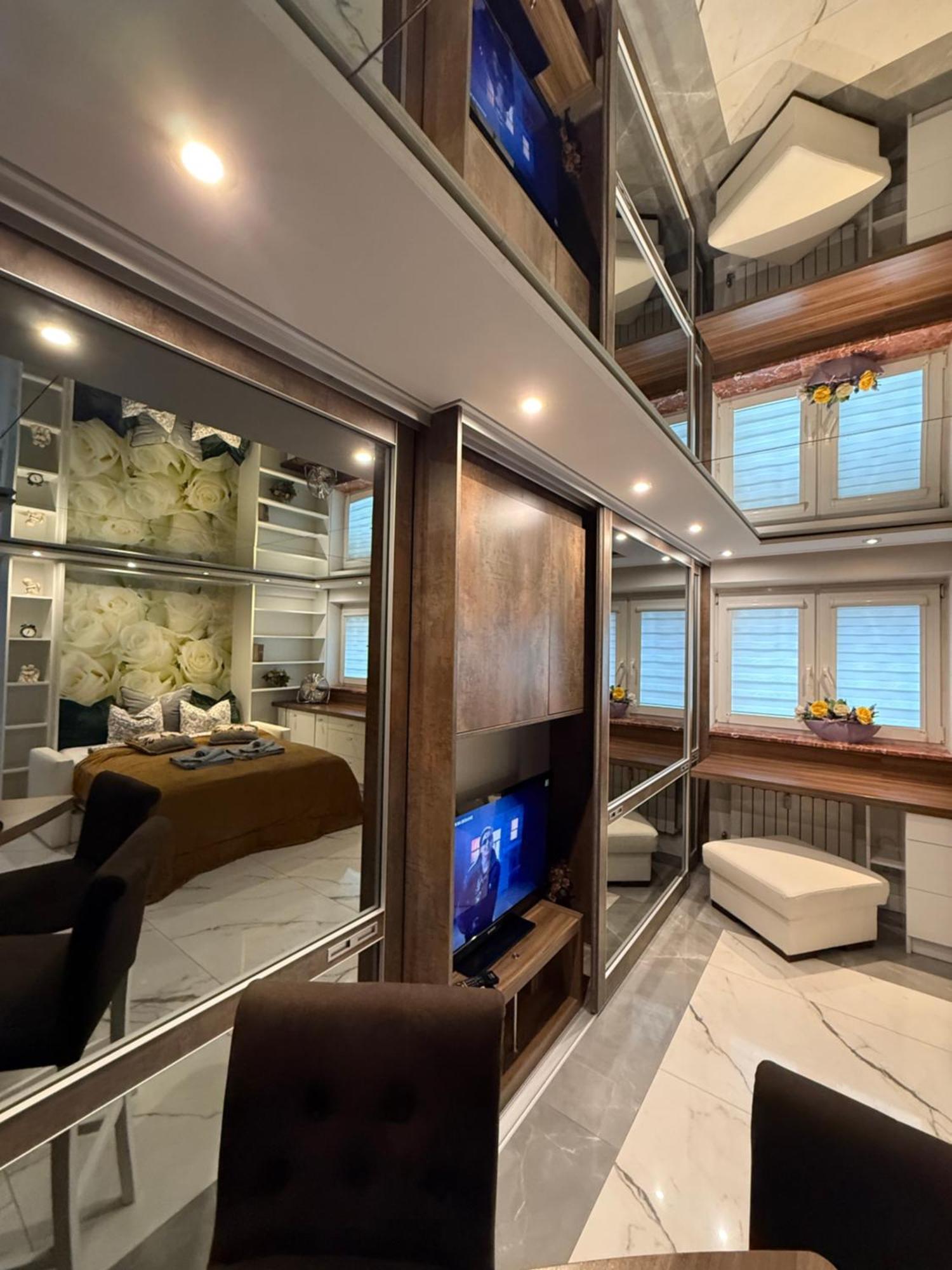 Deluxury Mirror Apartament Centrum Варшава Екстер'єр фото